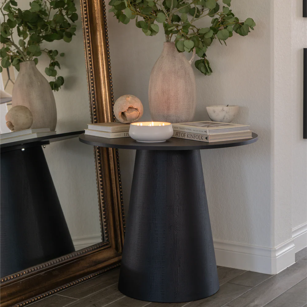 Skogna Round Pedestal Table