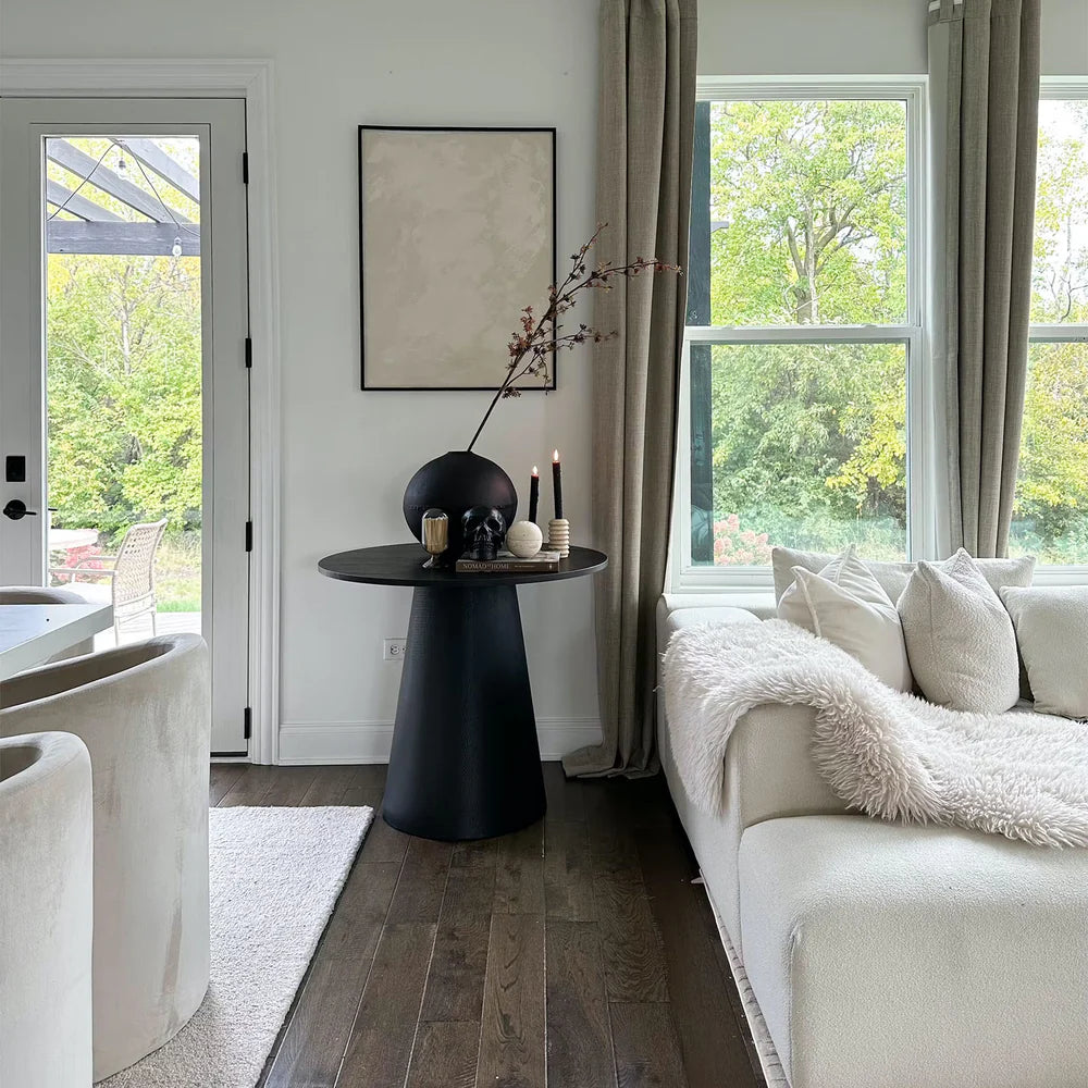 Skogna Round Pedestal Table