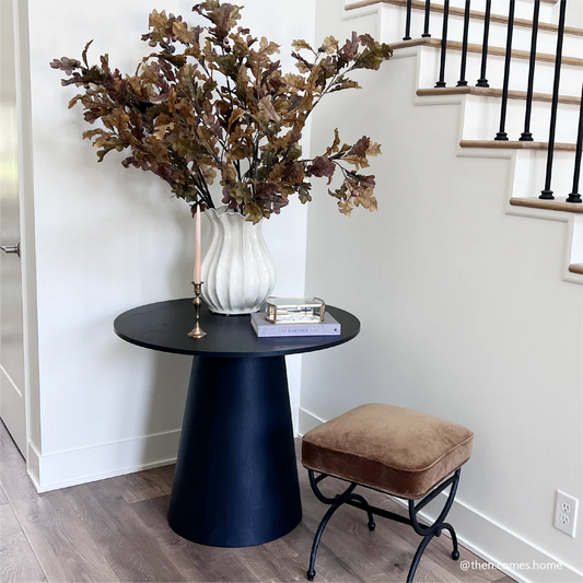Skogna Round Pedestal Table